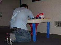 Georg beim Spielen im Planetarium